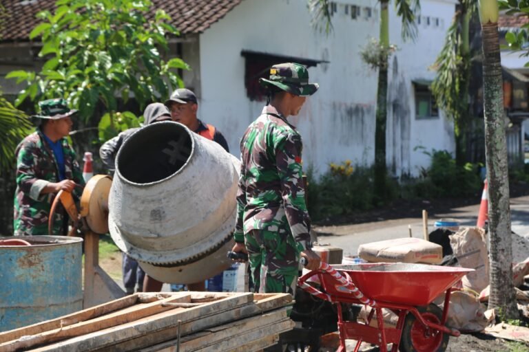 Semangat Tanpa Lelah, Praka Bagus Wujudkan Infrastruktur Desa Lewat TMMD ke-126