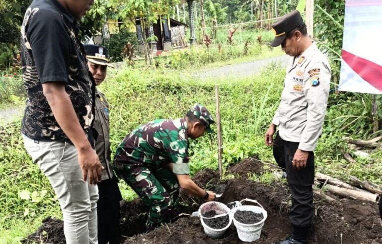 Bangun Kemandirian Desa, Danramil 0821-03/Senduro Hadiri Peletakan Batu Pertama Gerai Koperasi Merah Putih