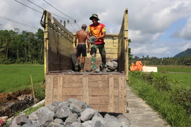 Truk Jadi Andalan Satgas TMMD untuk Angkut Material di Medan Sulit
