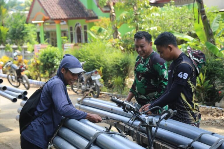 Gotong Royong Prajurit dan Warga, TMMD 126 Dorong Pembangunan Infrastruktur Air di Dusun Lenak Sari