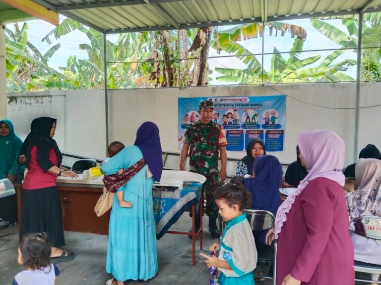 Sinergi Babinsa dan Bidan Desa, Posyandu Uranggantung Berjalan Lancar dan Penuh Antusiasme