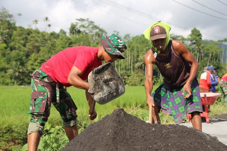 Kerja Keras Tanpa Lelah, Satgas TMMD 126 Percepat Pembangunan Drainase Pertanian di Lebakharjo