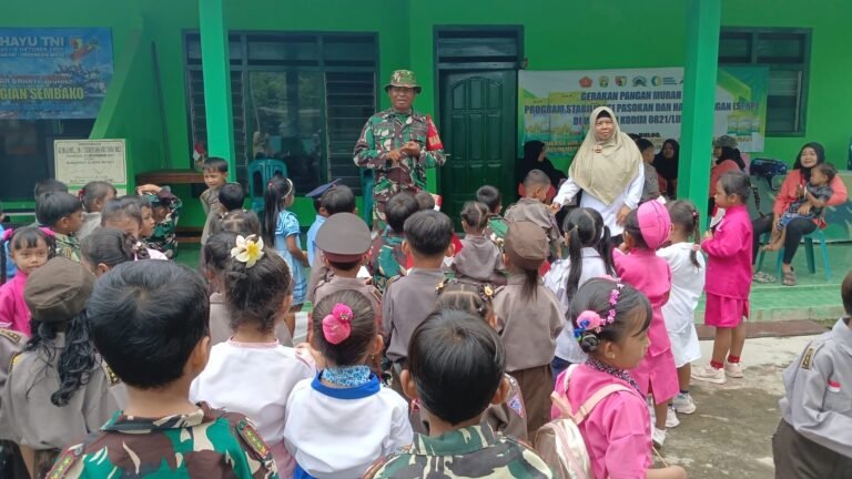 Kunjungan Edukatif TK Dharmawanita, Koramil Pasrujambe Kenalkan Profesi TNI Sejak Dini