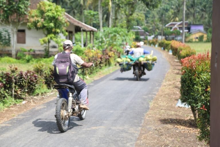 Jalan Aspal TMMD ke-126 di Desa Lebakharjo Kini Dinikmati Warga