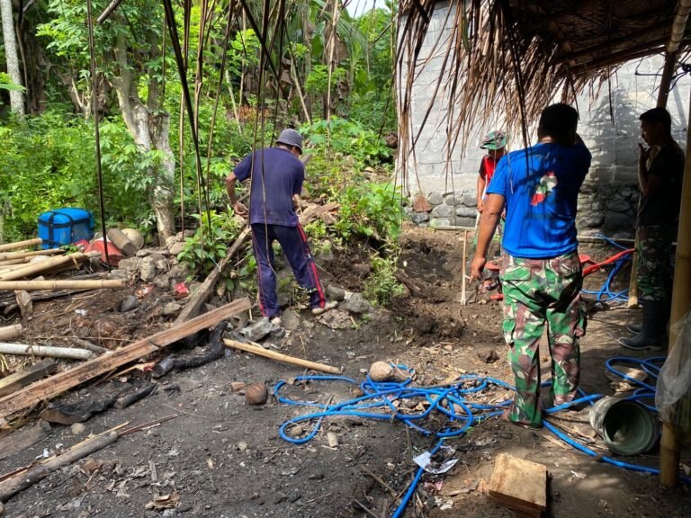 Wujud Kepedulian TNI, Satgas TMMD Bantu Warga Siapkan Lokasi Pembangunan RTLH di Desa Lebakharjo