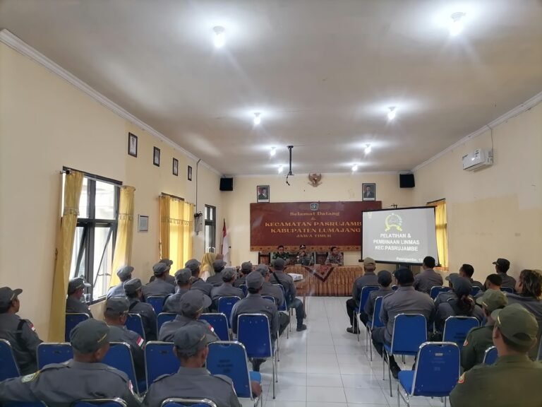 Pembekalan Strategis kepada Linmas untuk Perkuat Ketertiban Wilayah Pasrujambe