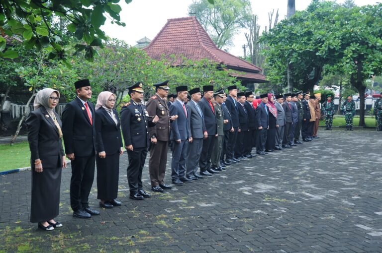 Ziarah Nasional Hari Pahlawan 2025, Dandim 0821 Lumajang Teguhkan Nilai Kepahlawanan di TMP Kusuma Bangsa