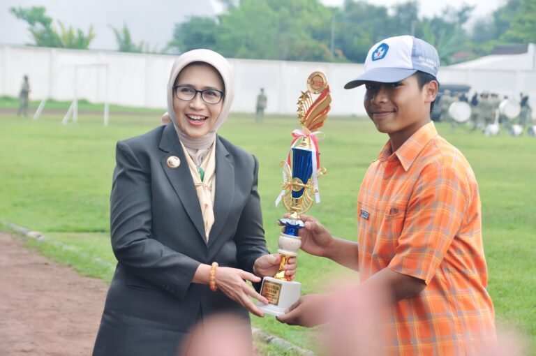 Peringatan Hari Pahlawan 2025, Forkopimda Lumajang Teguhkan Spirit Teladan Perjuangan di Stadion Semeru