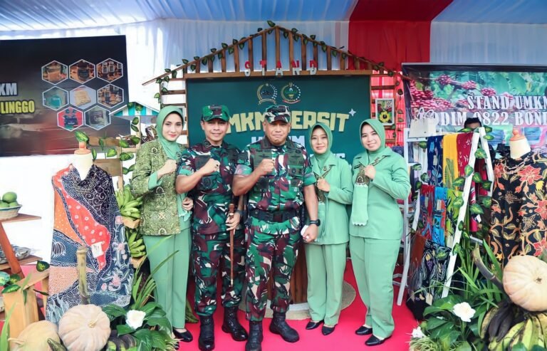 Wakasad Tinjau Stand UMKM pada Penutupan TMMD ke-126 Kodim 0818/Malang-Batu