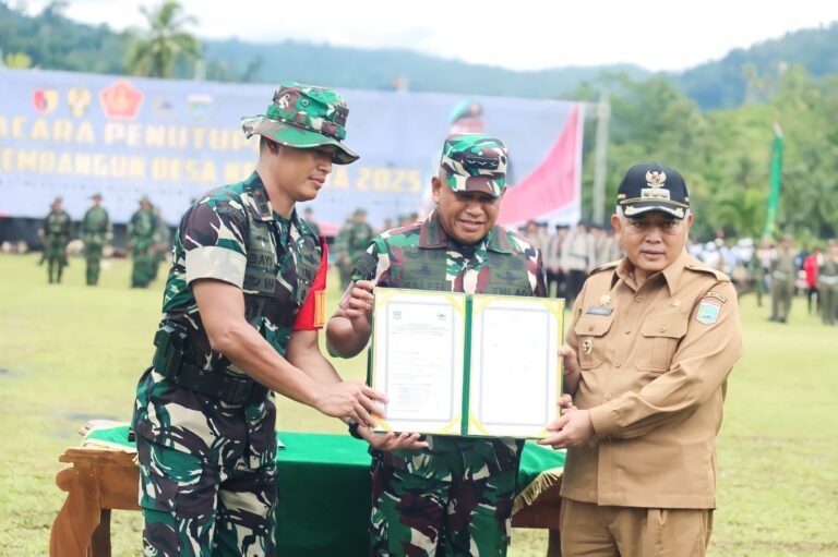 Wakasad Tandatangani Naskah Penyerahan TMMD ke-126, Tegaskan Pengabdian TNI untuk Negeri.